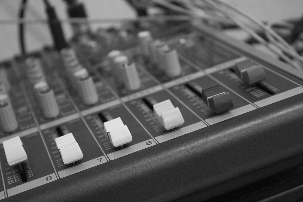 手机嗽叭有杂音怎么办