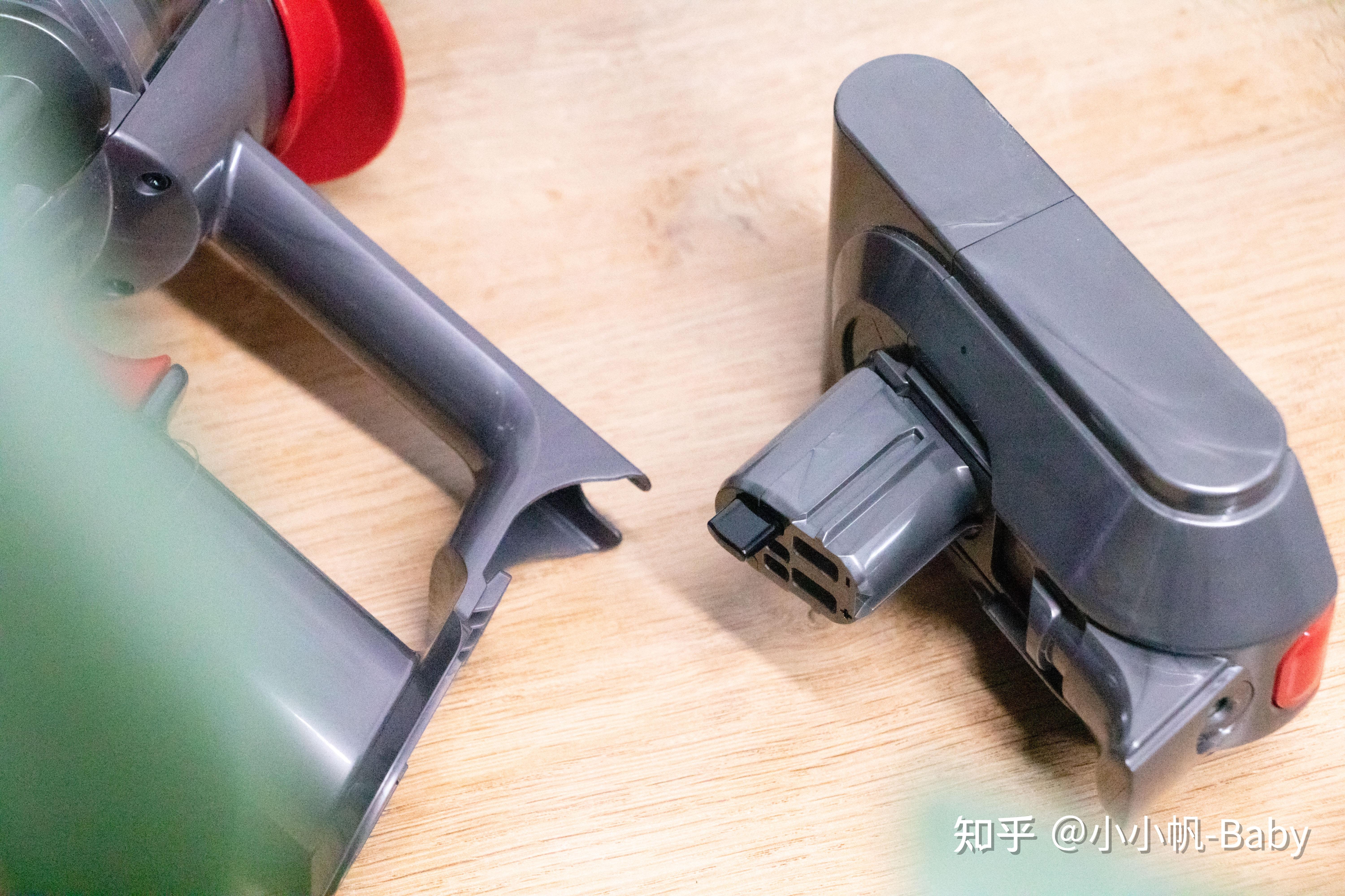 撸猫神器dyson戴森v10轻量版手持无线吸尘器测评