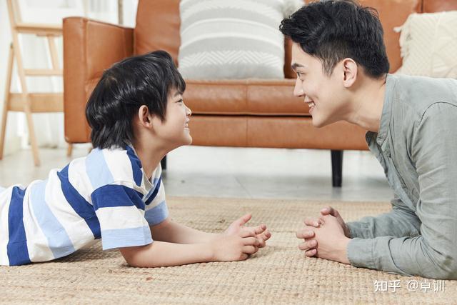 卓训教育和孩子聊天要讲究方法