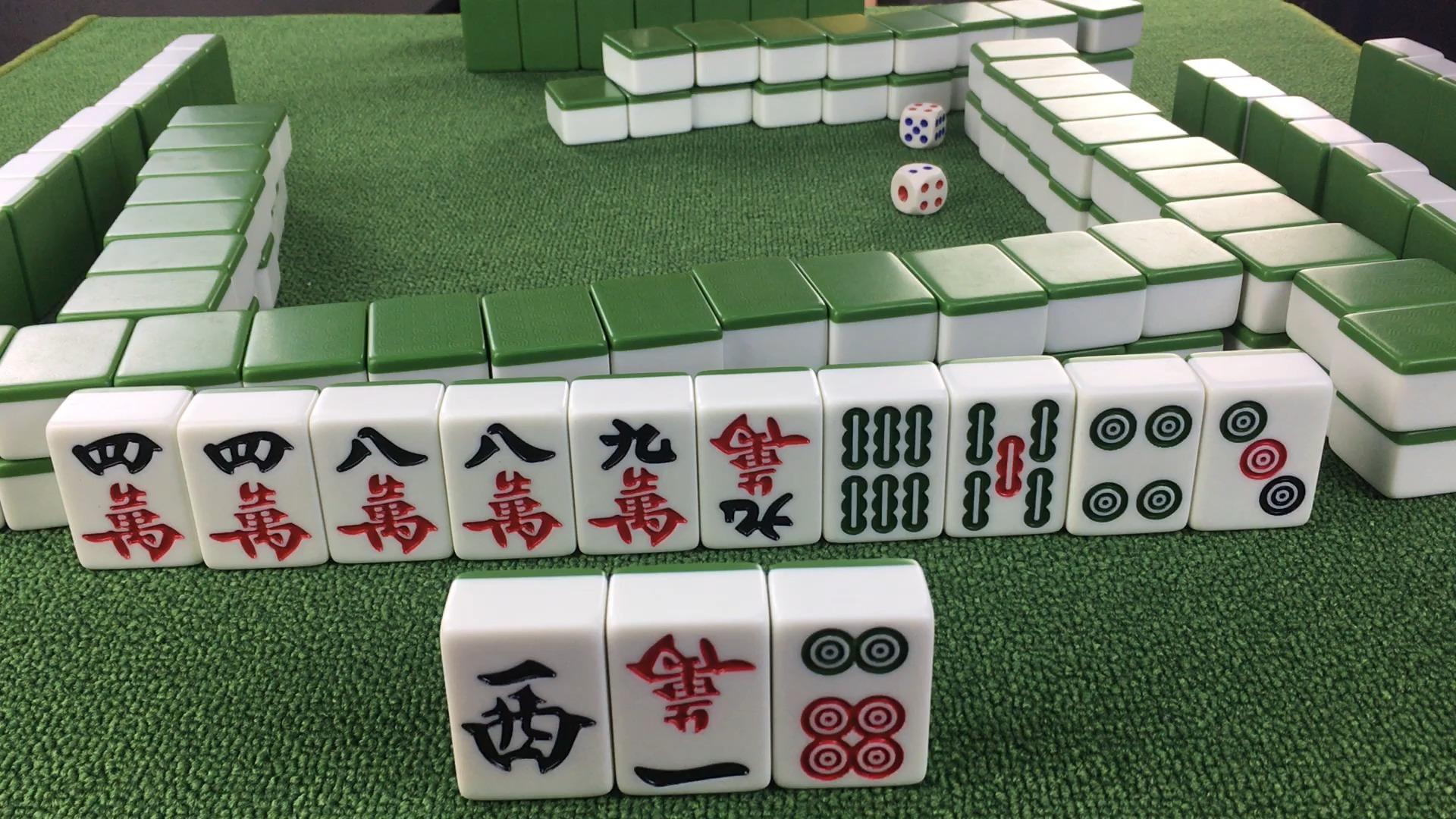 碰碰胡还是对对胡还是小屁胡,小伙纠结再三,果断选择了后后者