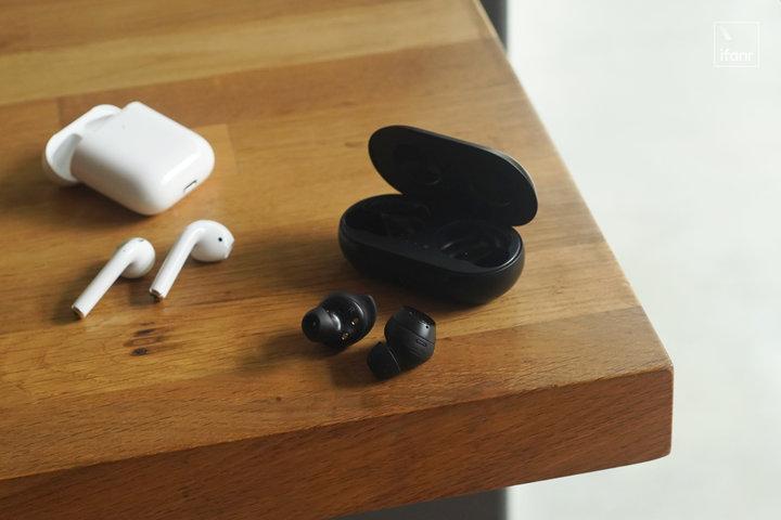 Что лучше galaxy buds или airpods