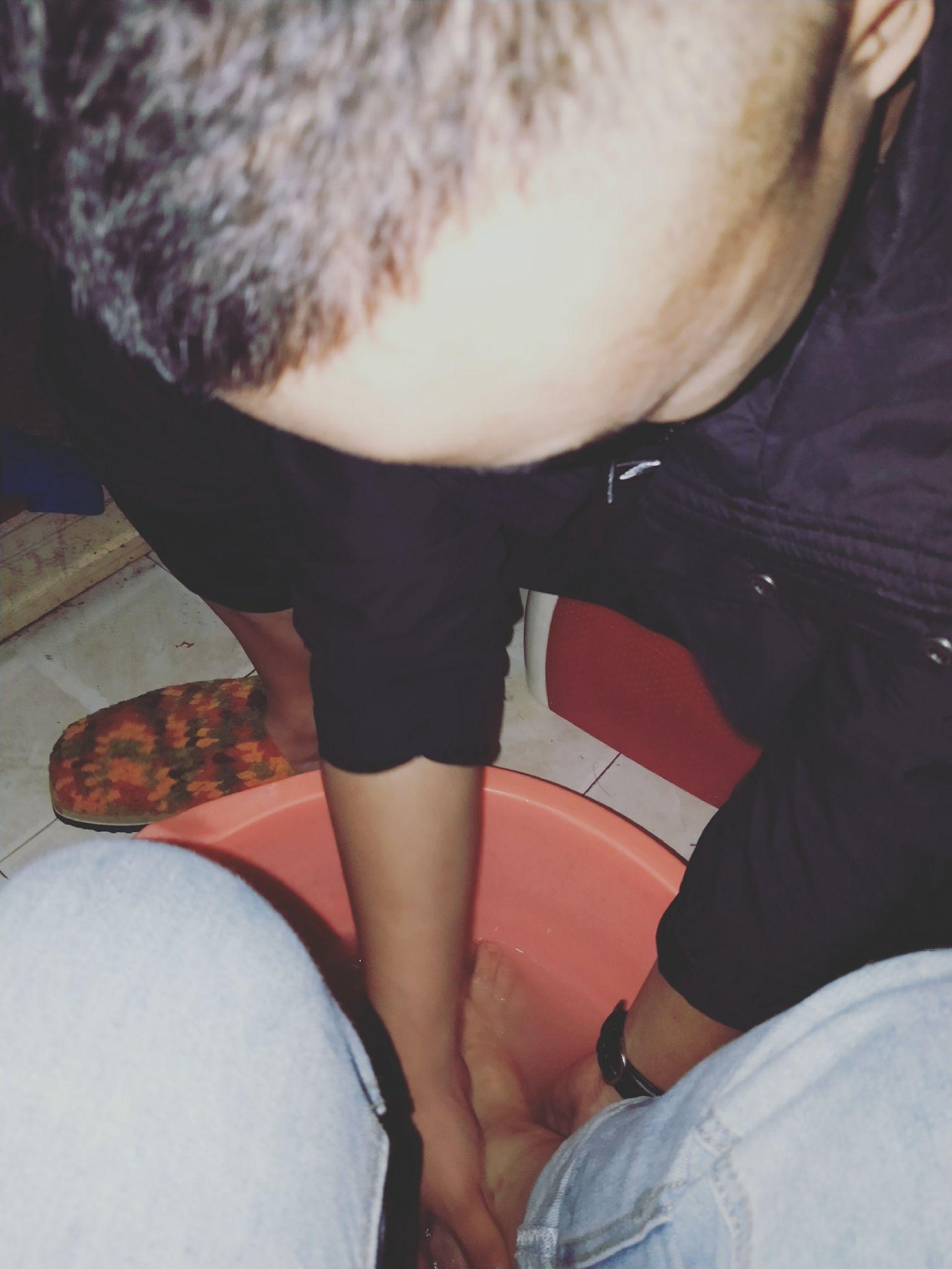 你的男朋友帮你洗脚,你会是什么感觉,男生又有什么感觉?