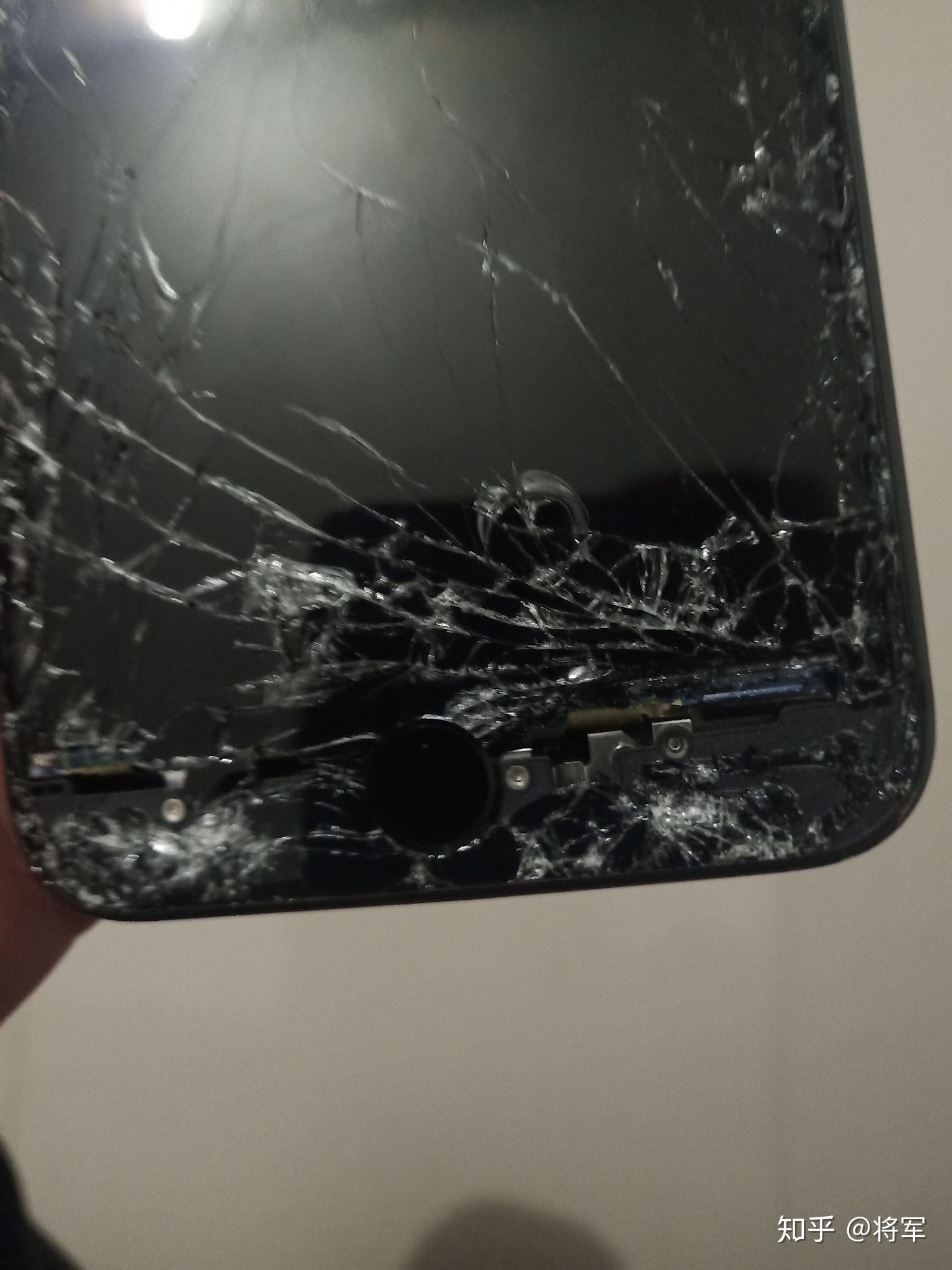 苹果8p屏幕全碎后盖玻璃半碎全部换下来大概多少钱