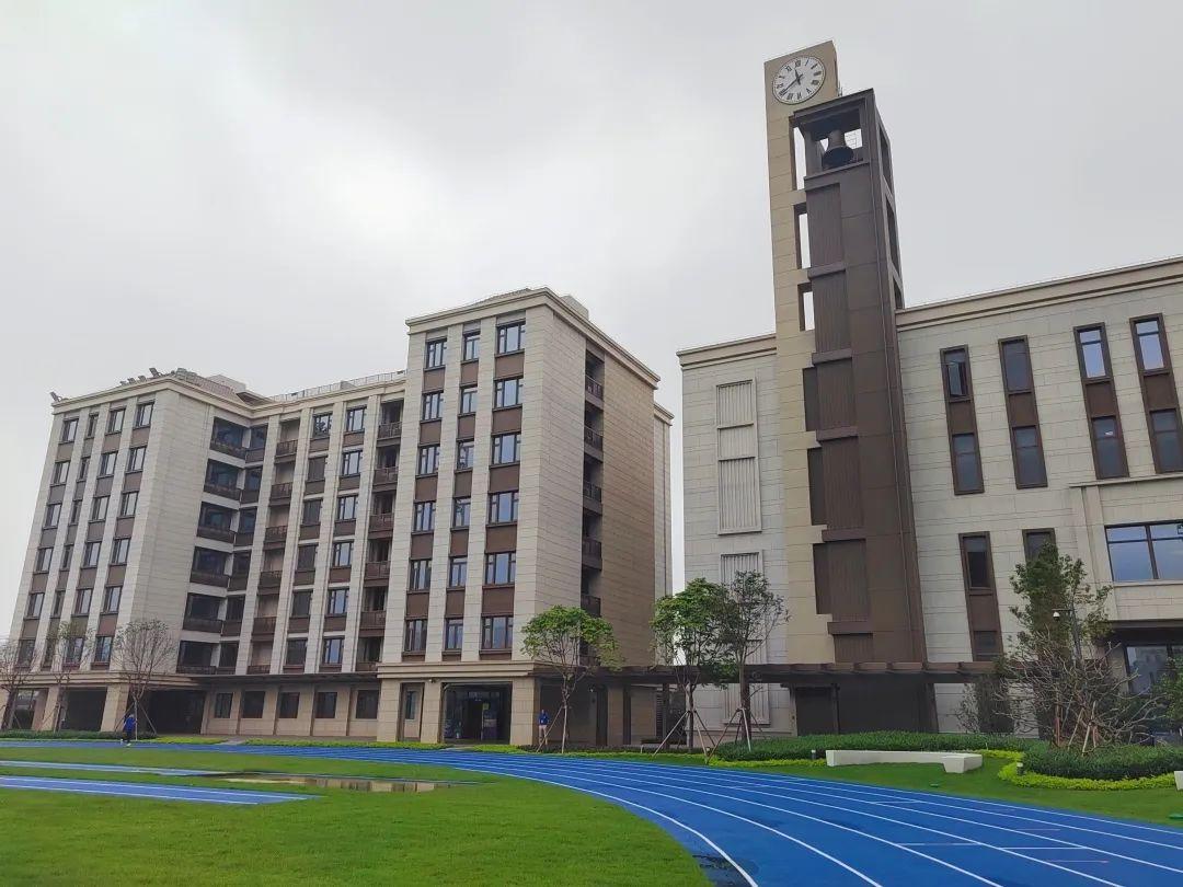 周大福教育集团英国百年名校博耐顿的广州博萃德学校终于探到了