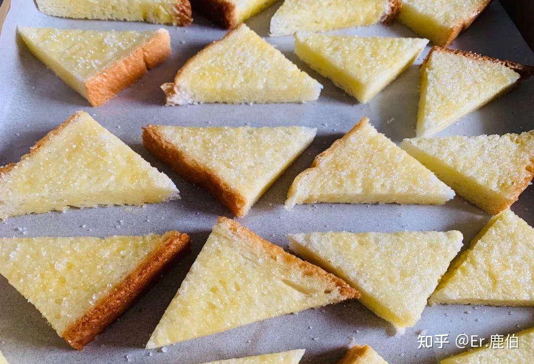 吐司的花样吃法酥香可口好吃到流泪的蜂蜜黄油吐司块