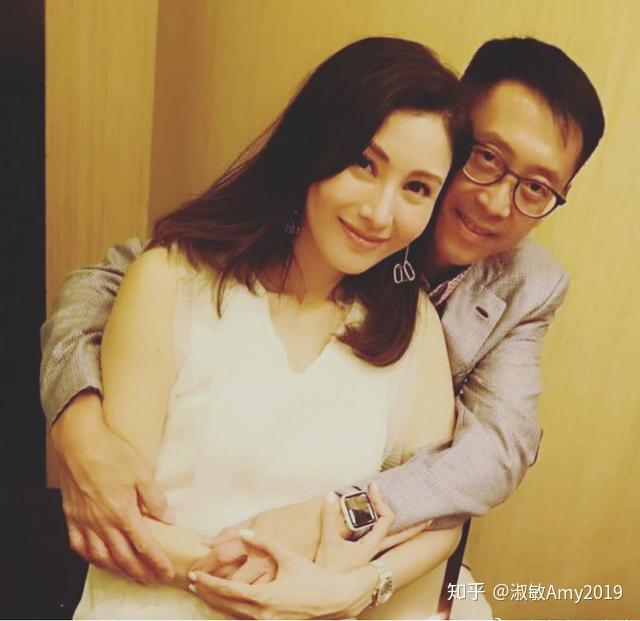 豪门媳妇李嘉欣生日打扮玫红外套配蕾丝内搭真有高级贵妇感