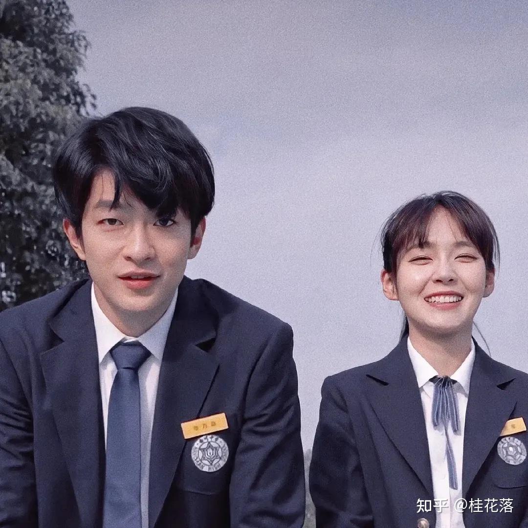 网络热梗“张万森，下雪了”到底是什么意思？出自奇幻偶像剧《一闪一闪亮星星》：男主惯考年级第1名，暗恋了女主10年，最后因女主而死 - 知乎