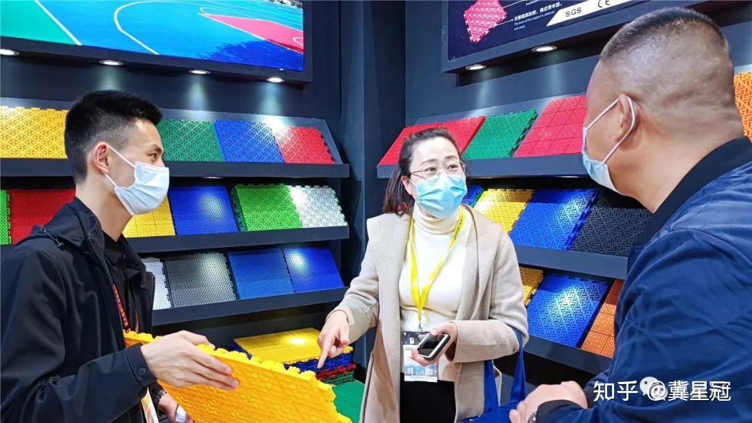 热情接待来宾全体工作人员精神饱满冀星冠参展工作人员