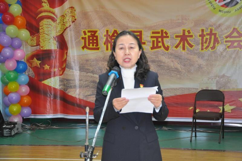 1月6日上午,吉林省通榆县在鹤乡体育馆举办武术协会迎新春武术展演