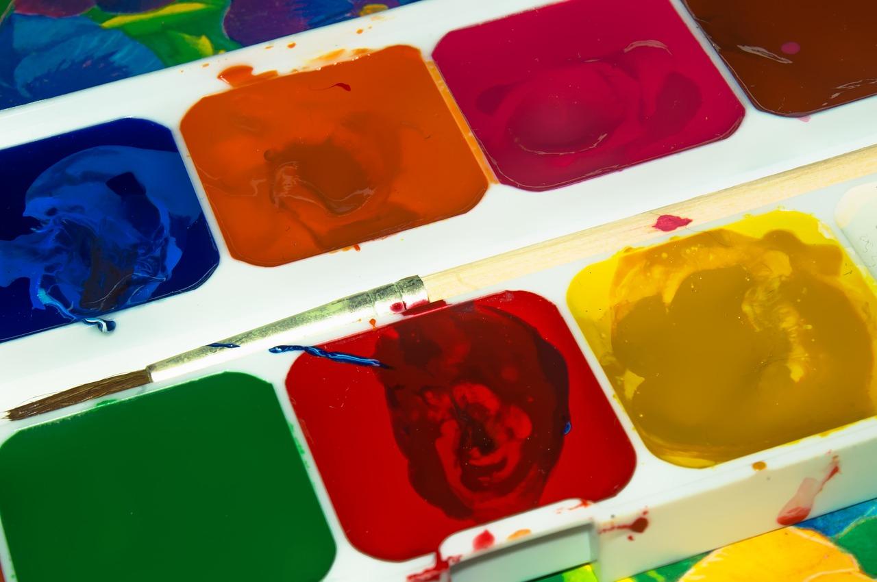 4. 冷暖色平衡法