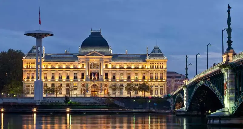 留学实用收藏法国文科专业择校宝典内附听力秘籍