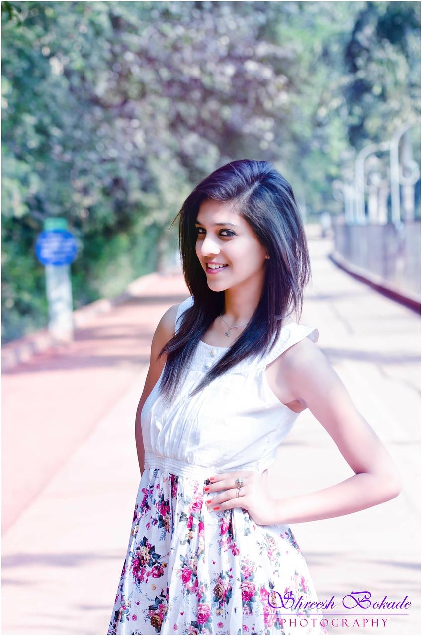 2. 装饰元素搭配