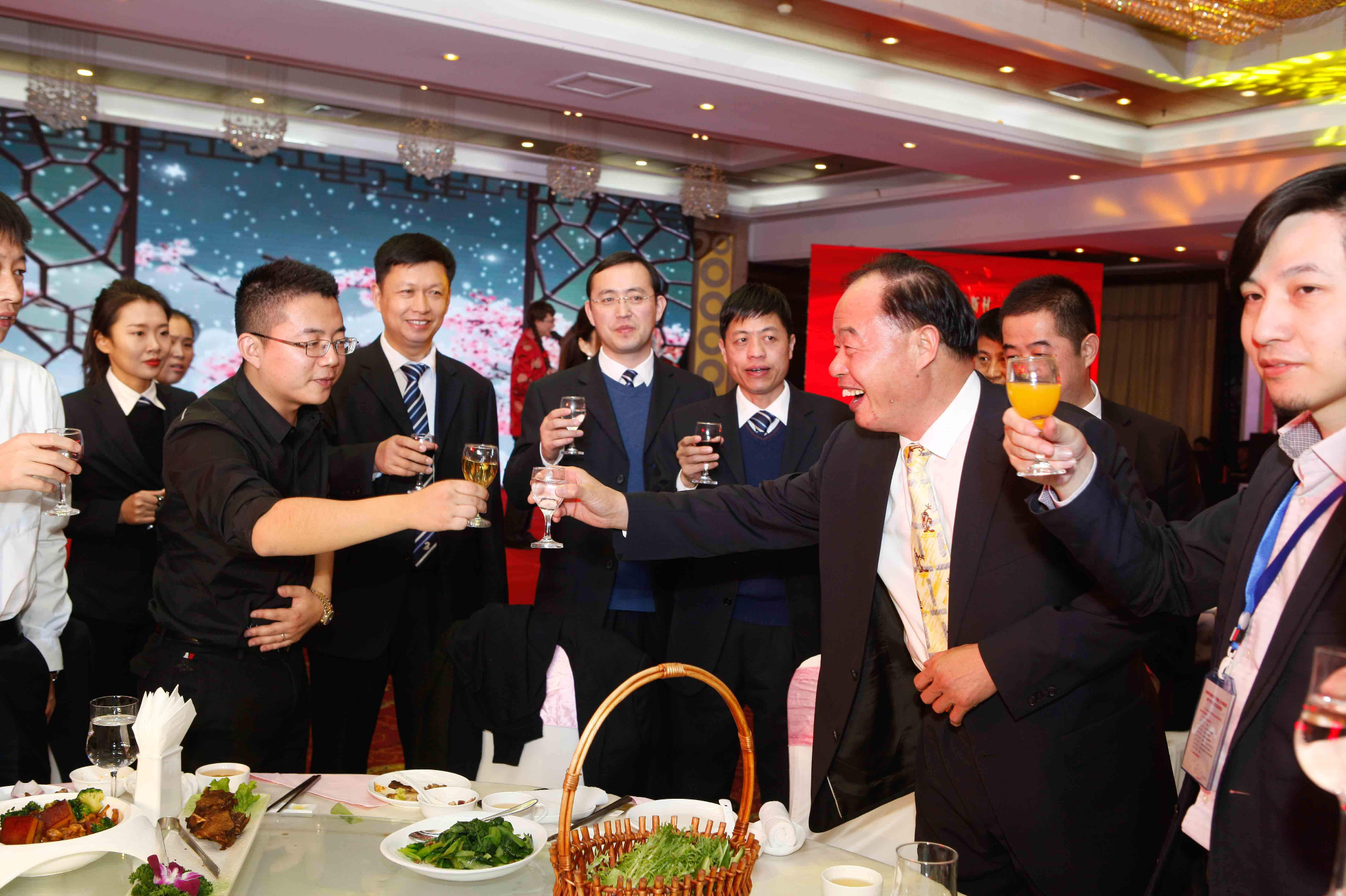 酒局应酬聪明人都懂得拒绝5种酒不仅办不成事还伤害身体