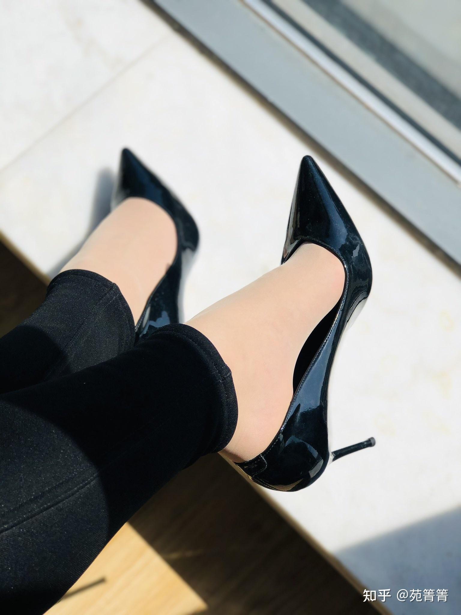 我是一个初中女生我妈非让我穿短丝我想问问穿短丝好看嘛