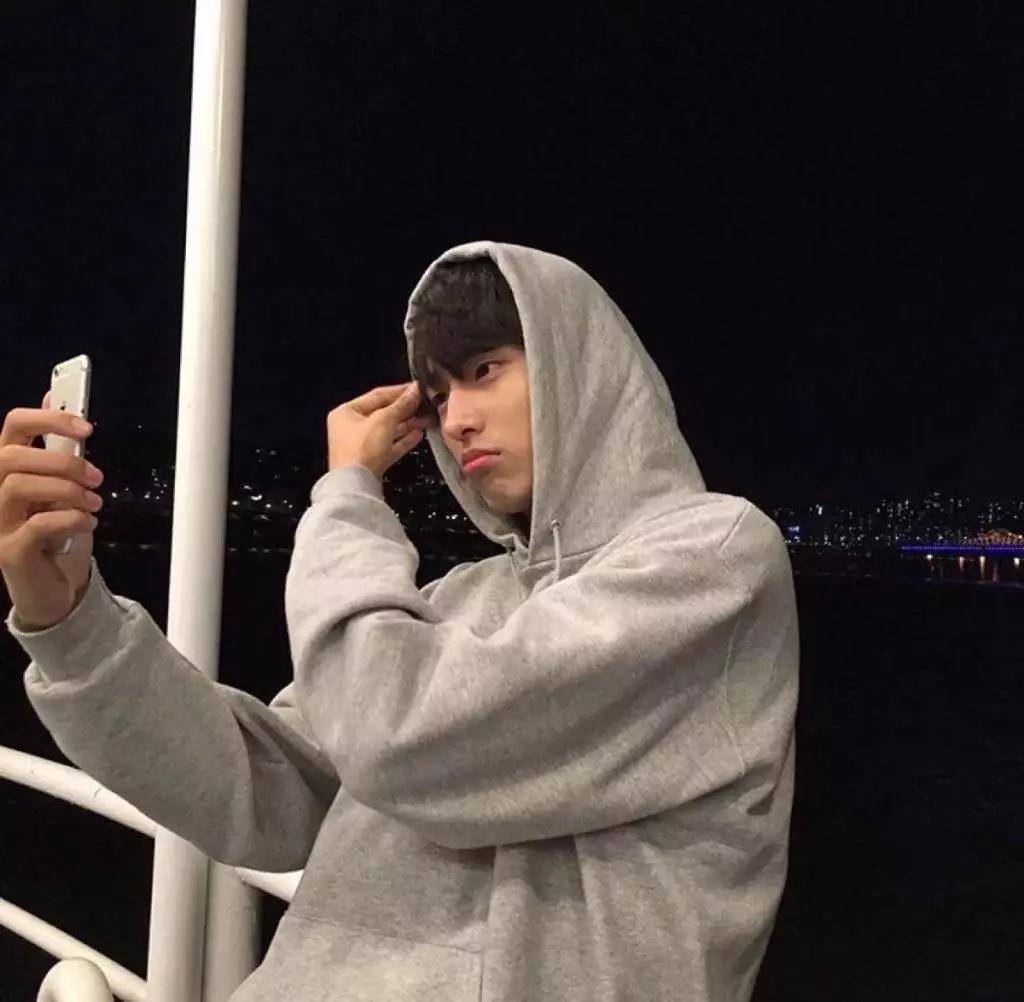 有没有清新脱俗的男头像