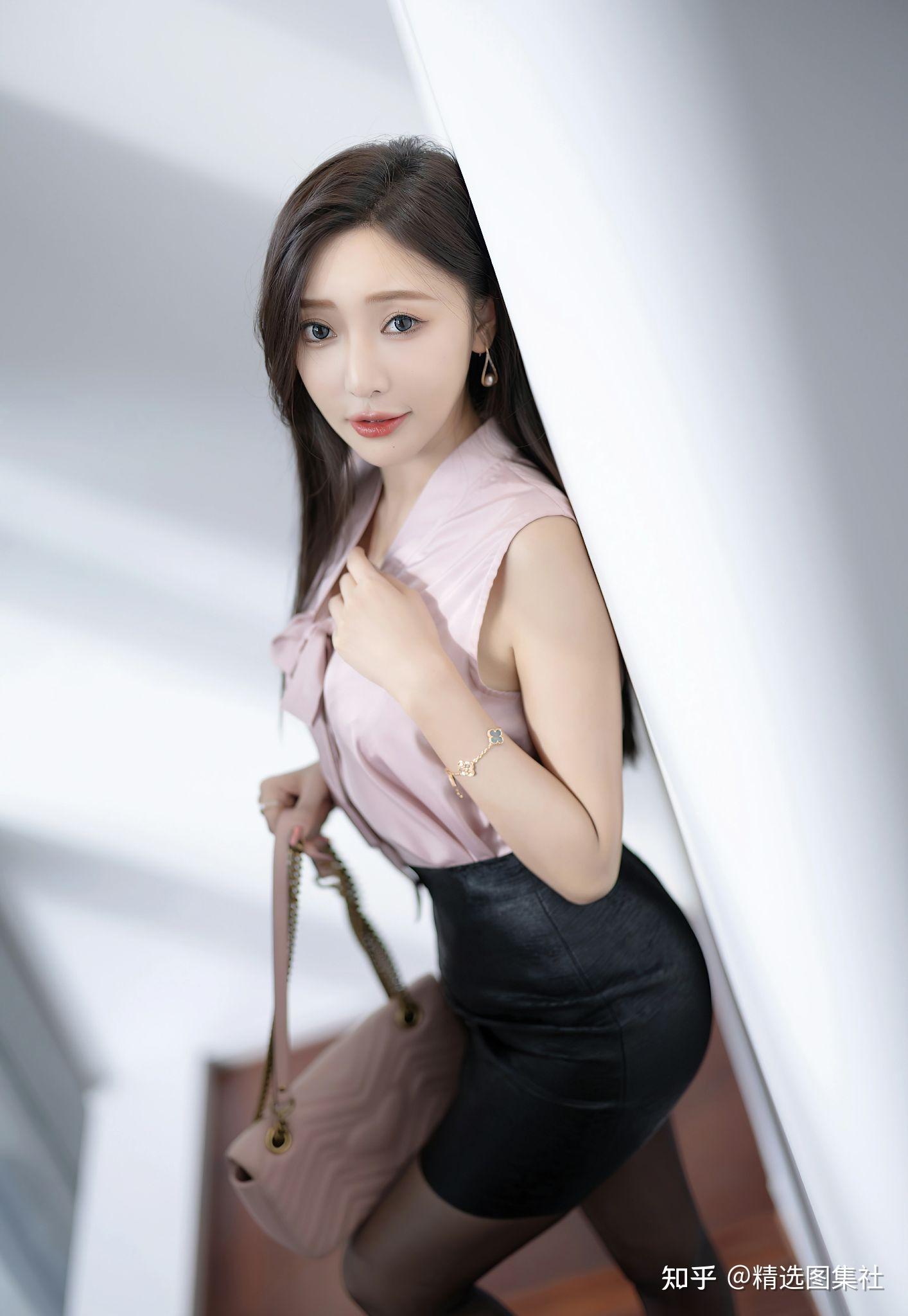 秀人美女王馨瑶御姐范穿搭 - 知乎