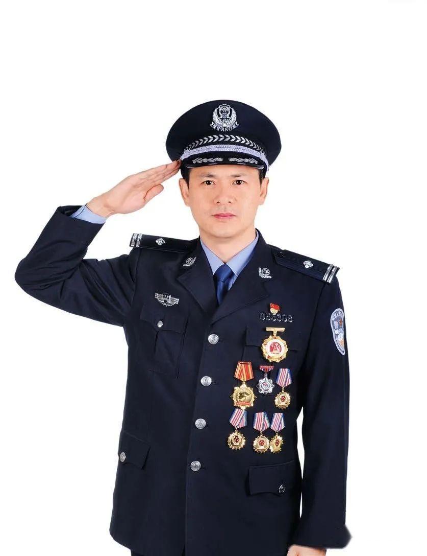 榜样的力量刘亚斌一身警蓝一世丹心