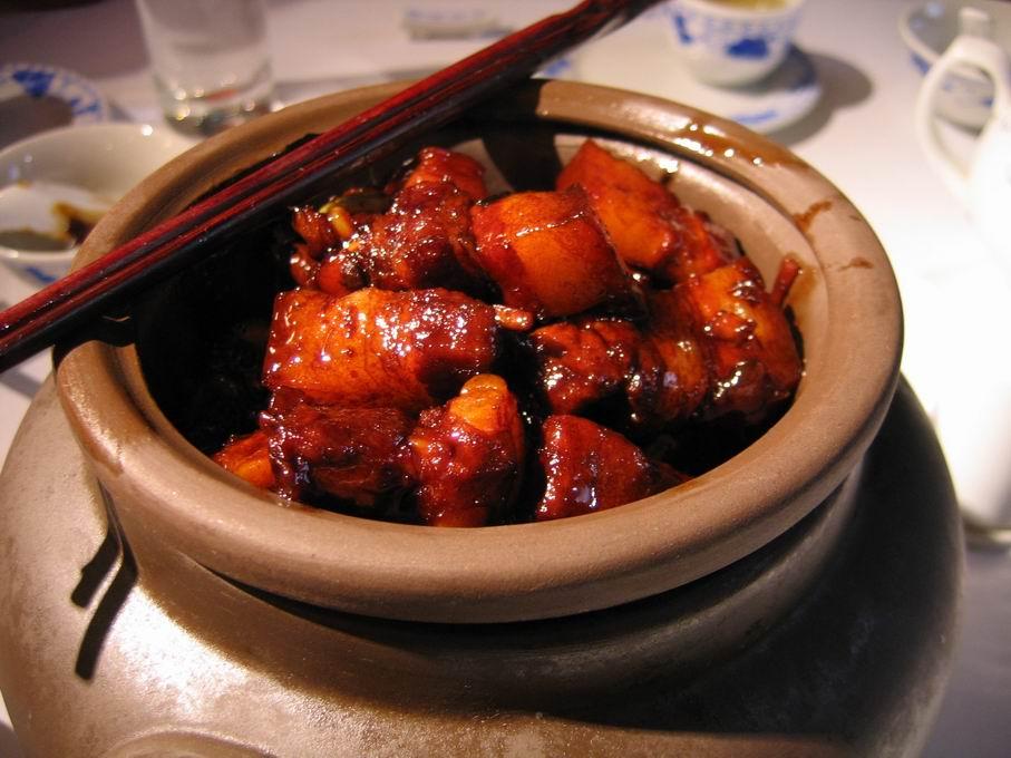 去过香港和上海的人说一下哪个地方更繁华?