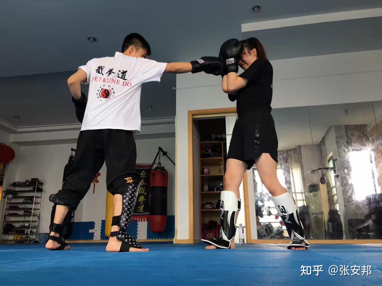 女人学武术好找工作吗知乎（女人学武术好找工作吗知乎保举
）《女的学武术好不好》