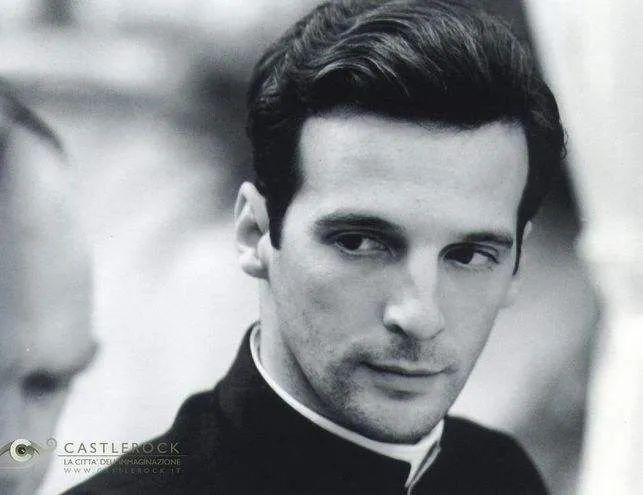 法国韵味十足的浪漫电影没有天使眷顾就变成天使爱世界天使爱美丽