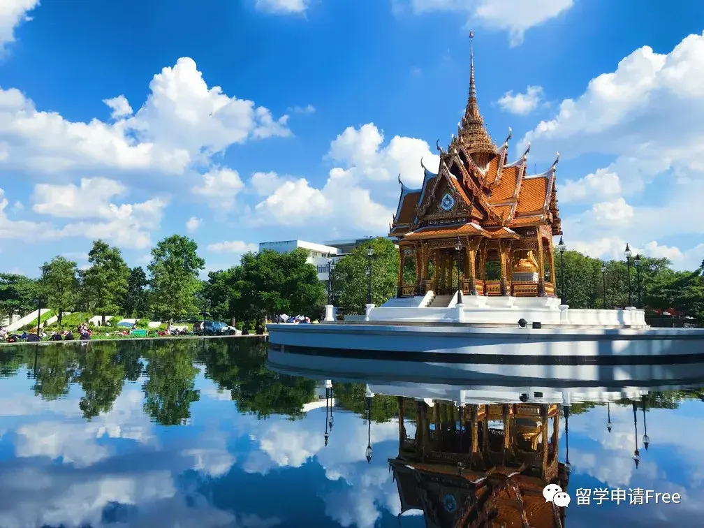 泰国兰实大学(rangsit university, rsu )位于曼谷市中心北部商圈