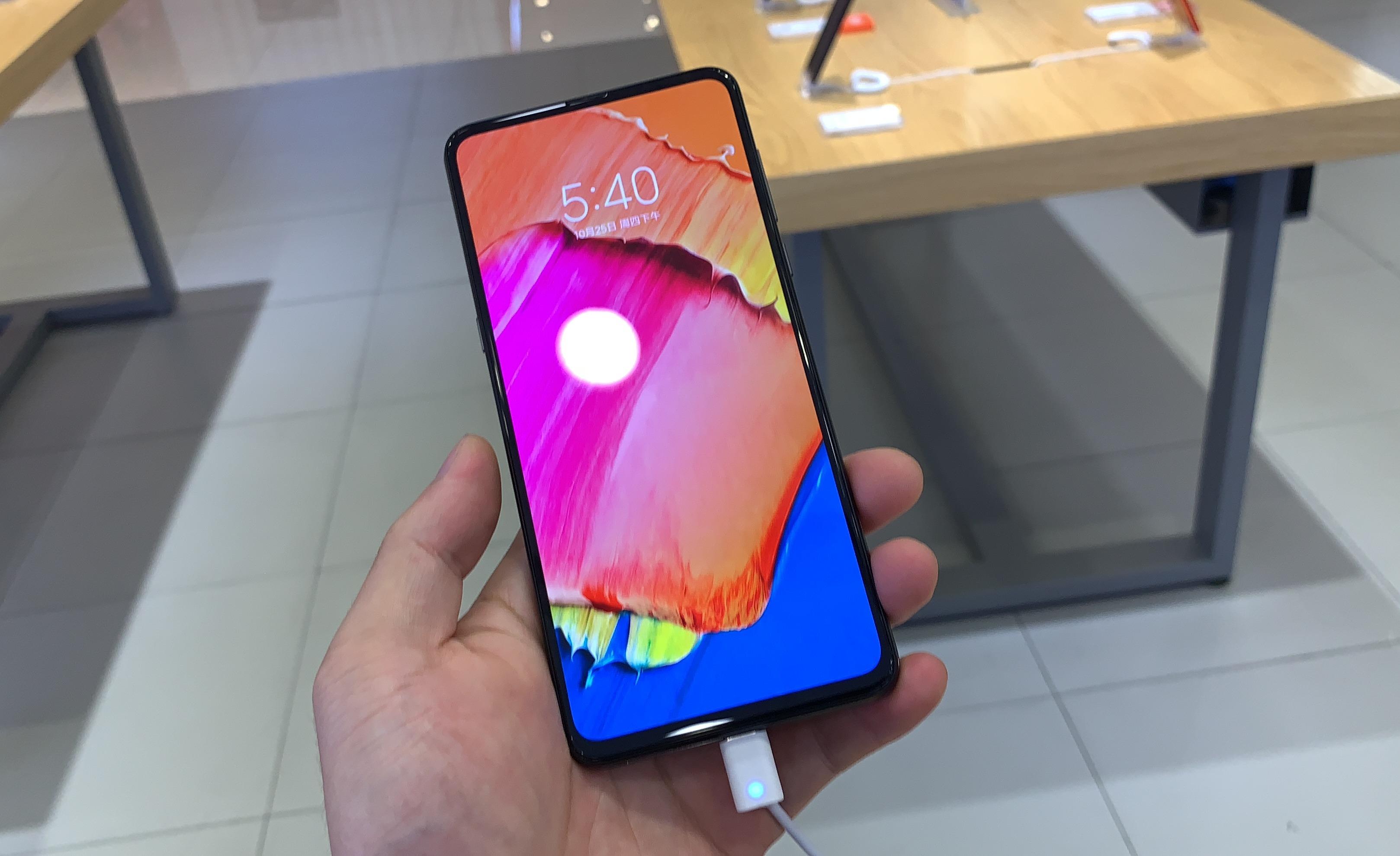 小米mix3真机上手比想象中漂亮可以滑一天