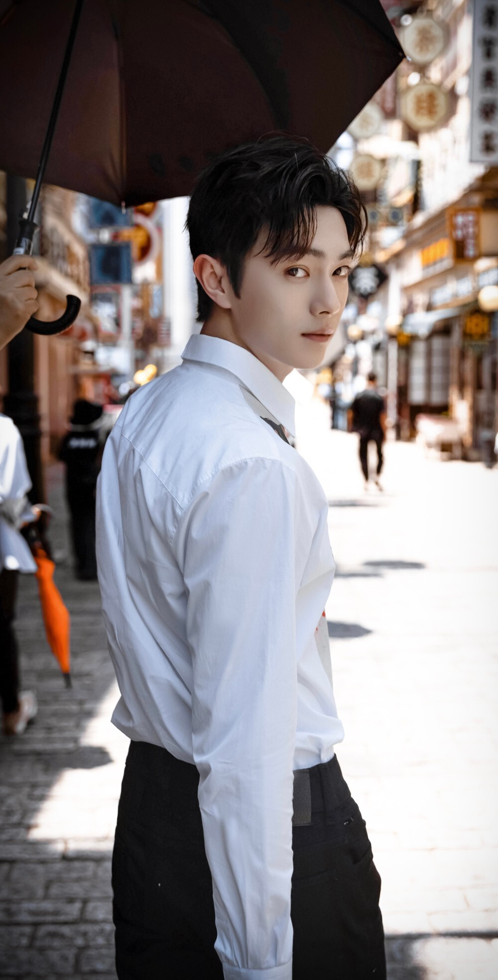 能不能发几张许凯的照片当壁纸的那种最近特别迷他