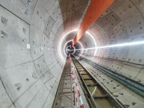 南京11号地铁图片