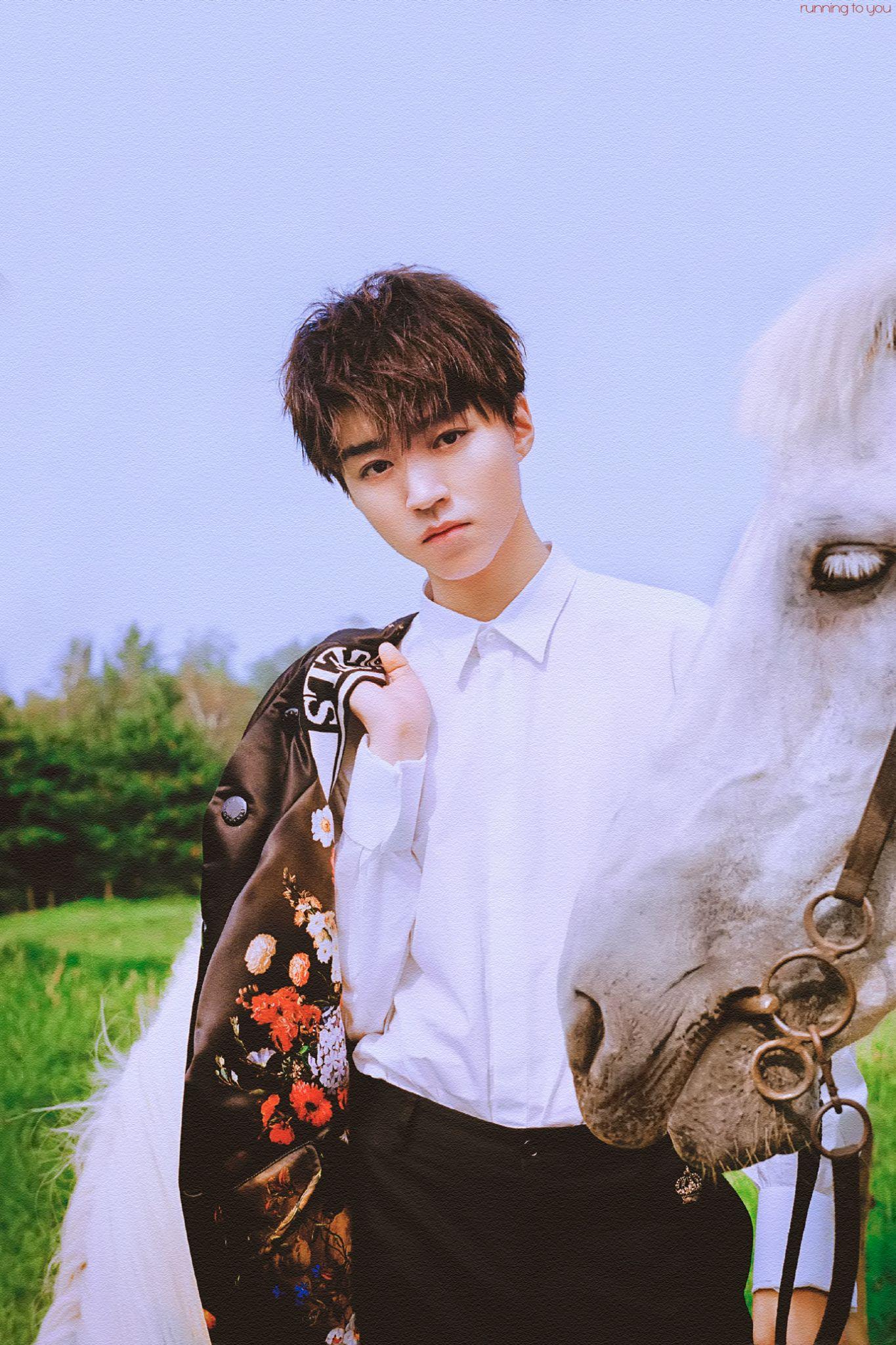 各位可以分享一下王俊凯的无水印绝美图片和语录吗?