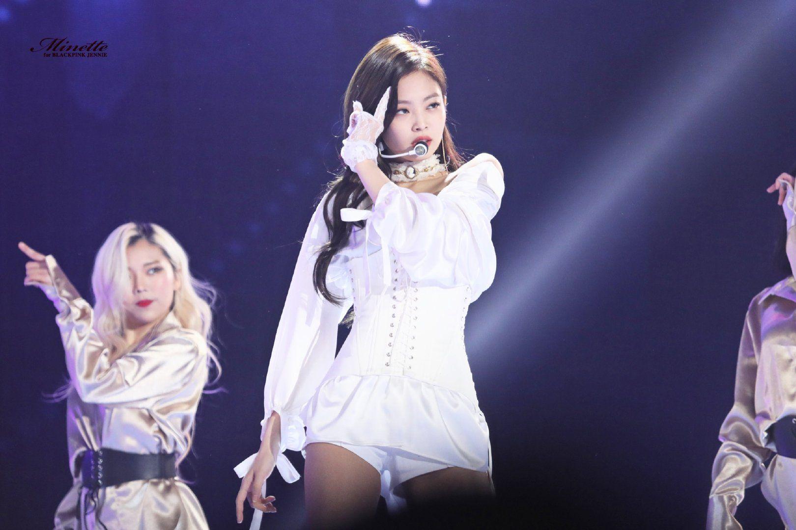 大家有可以用作电脑壁纸的jennie的美图吗