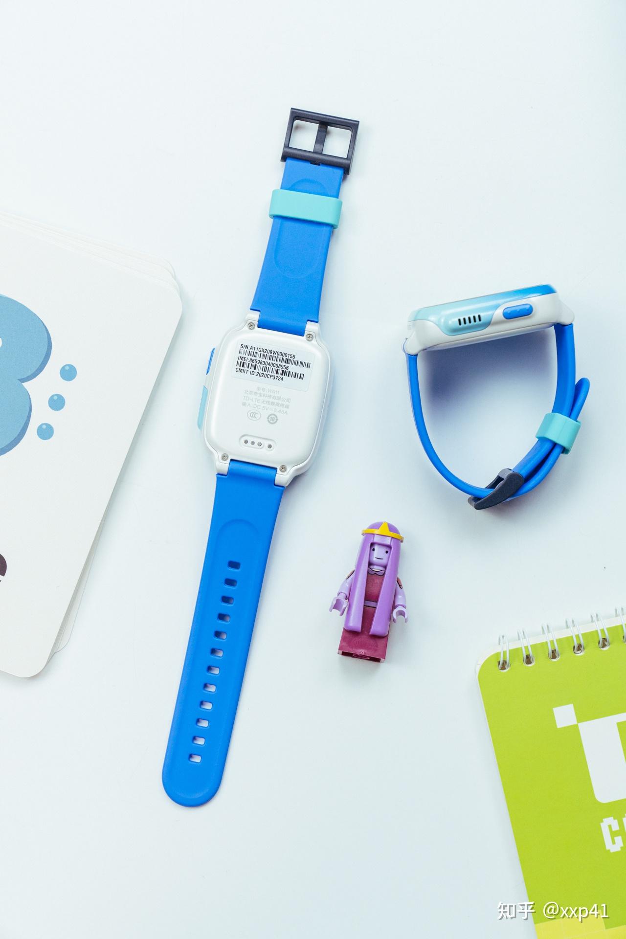 360儿童手表m2的礼盒装设计非常具有特色,和常见的儿童手表包装不太一