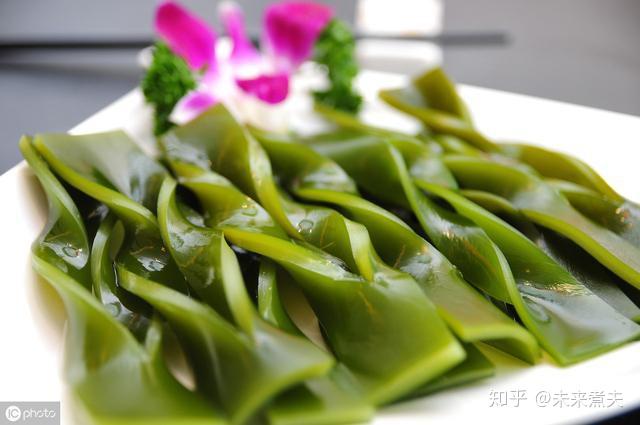 67先来说说如何挑选海带海带的挑选一般讲究5个方法,分别从它的颜色