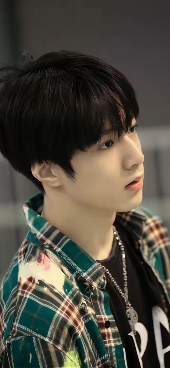 可以分享刘耀文高清壁纸嘛