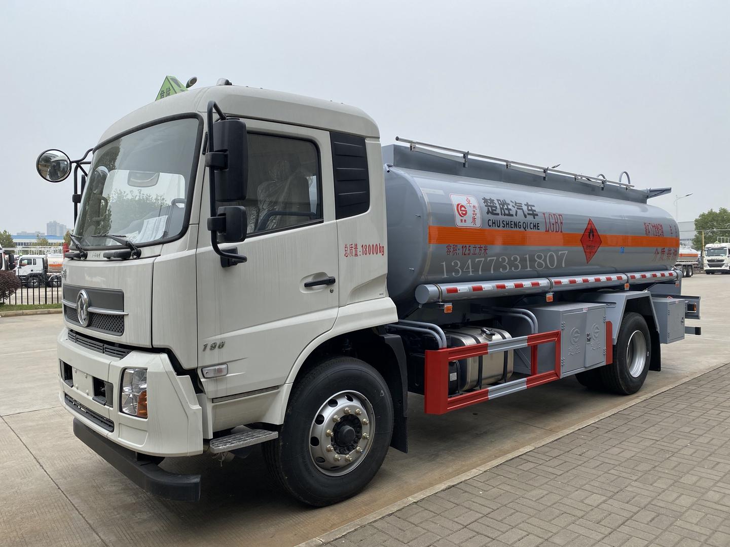 10吨油罐车,容积12.5方(柴油介质)东风天锦底盘