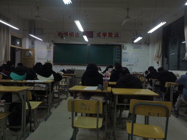 教育局明确取消晚自习，学生欢呼雀跃，而家长们却因此乱成一锅粥 - 知乎