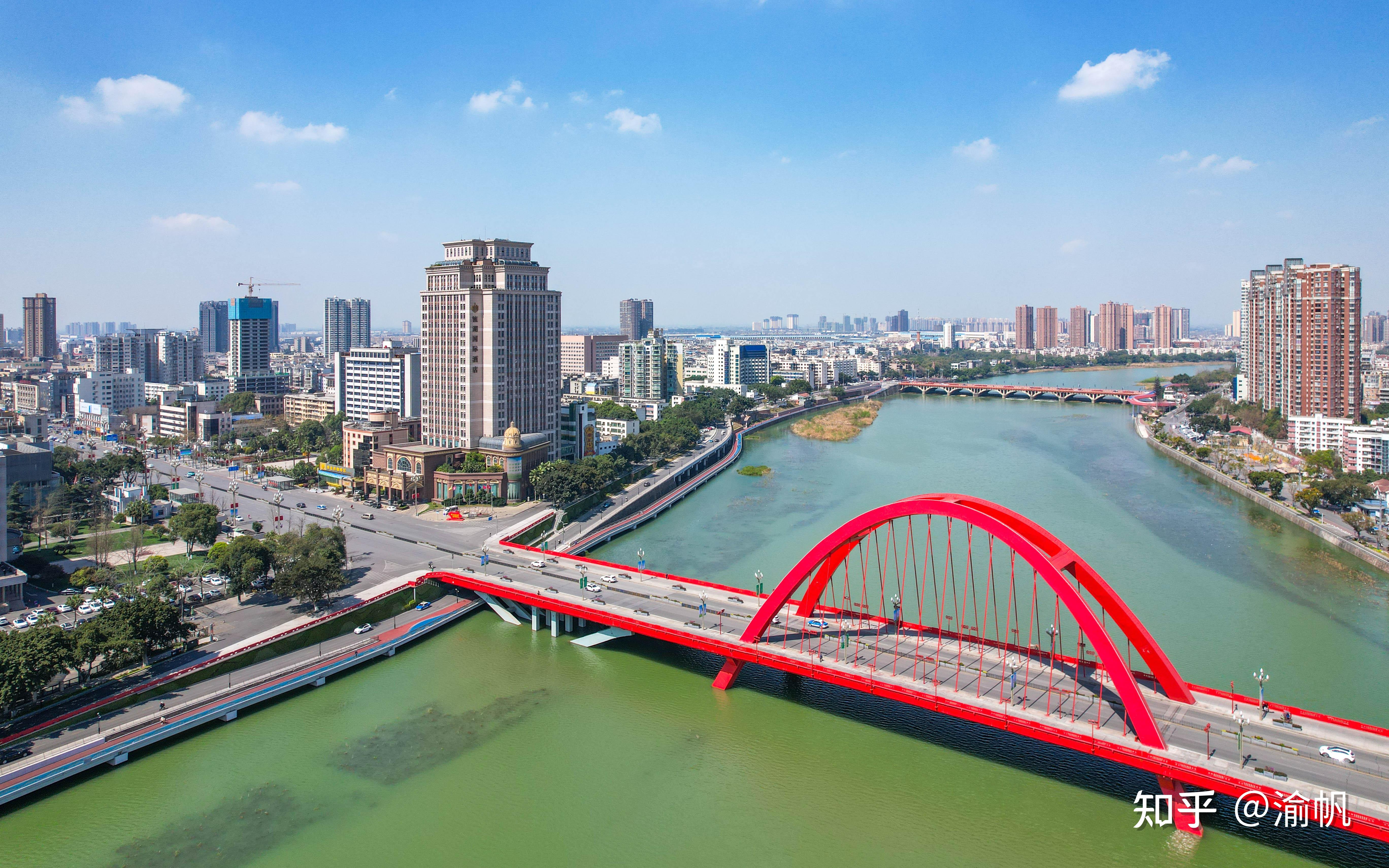 全国三大孔庙之一的德阳文庙(有一定的争议),有中国四大年画之一的