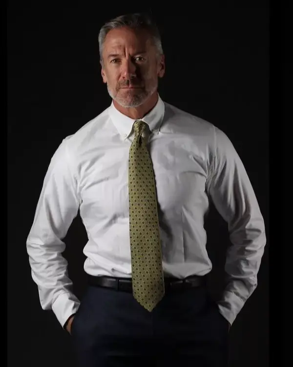 60岁肌肉甜爹穿上正装的样子才是终极大boss