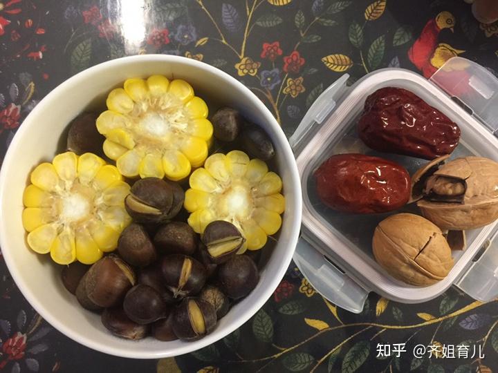 第一,孕妇一定要减少咖啡因的摄入,科学意义上来说是需要少于每天两百