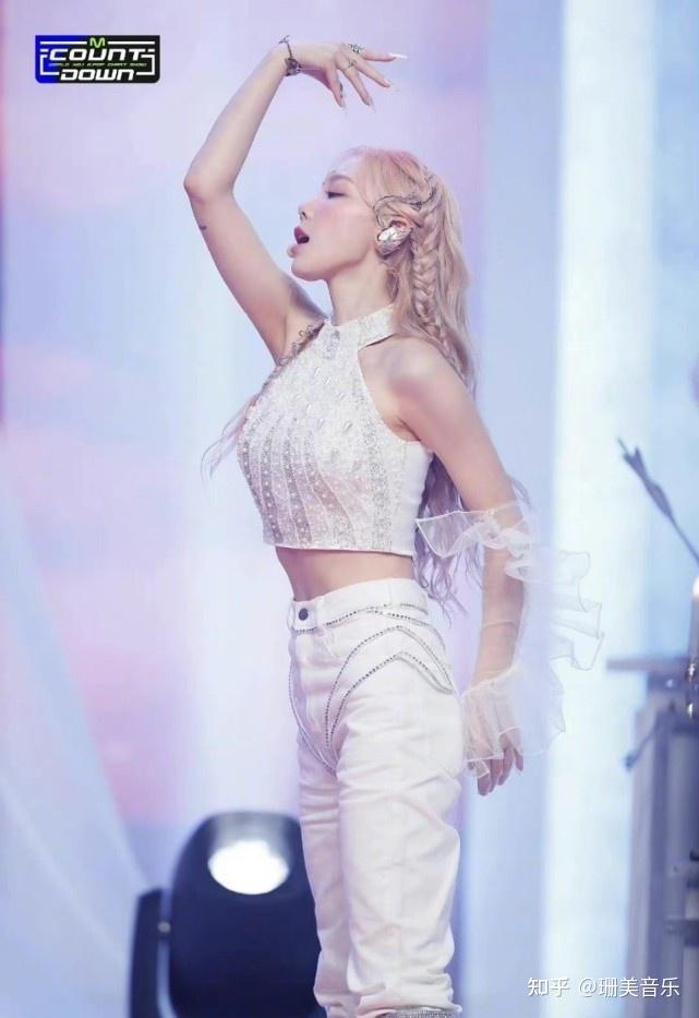 韩国唱跳女歌手图片