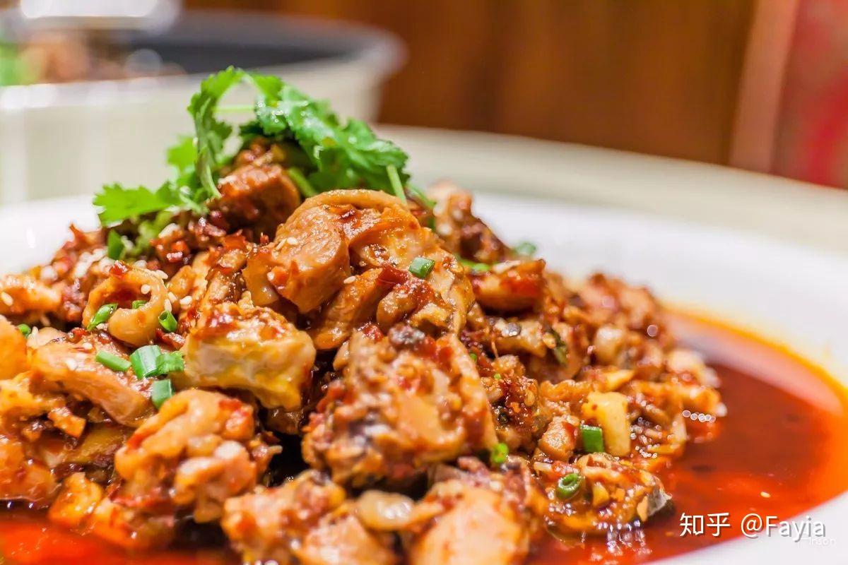 云南美食文化——曲靖地方传统四盘鸡，沾益辣子鸡成为了非遗美食
