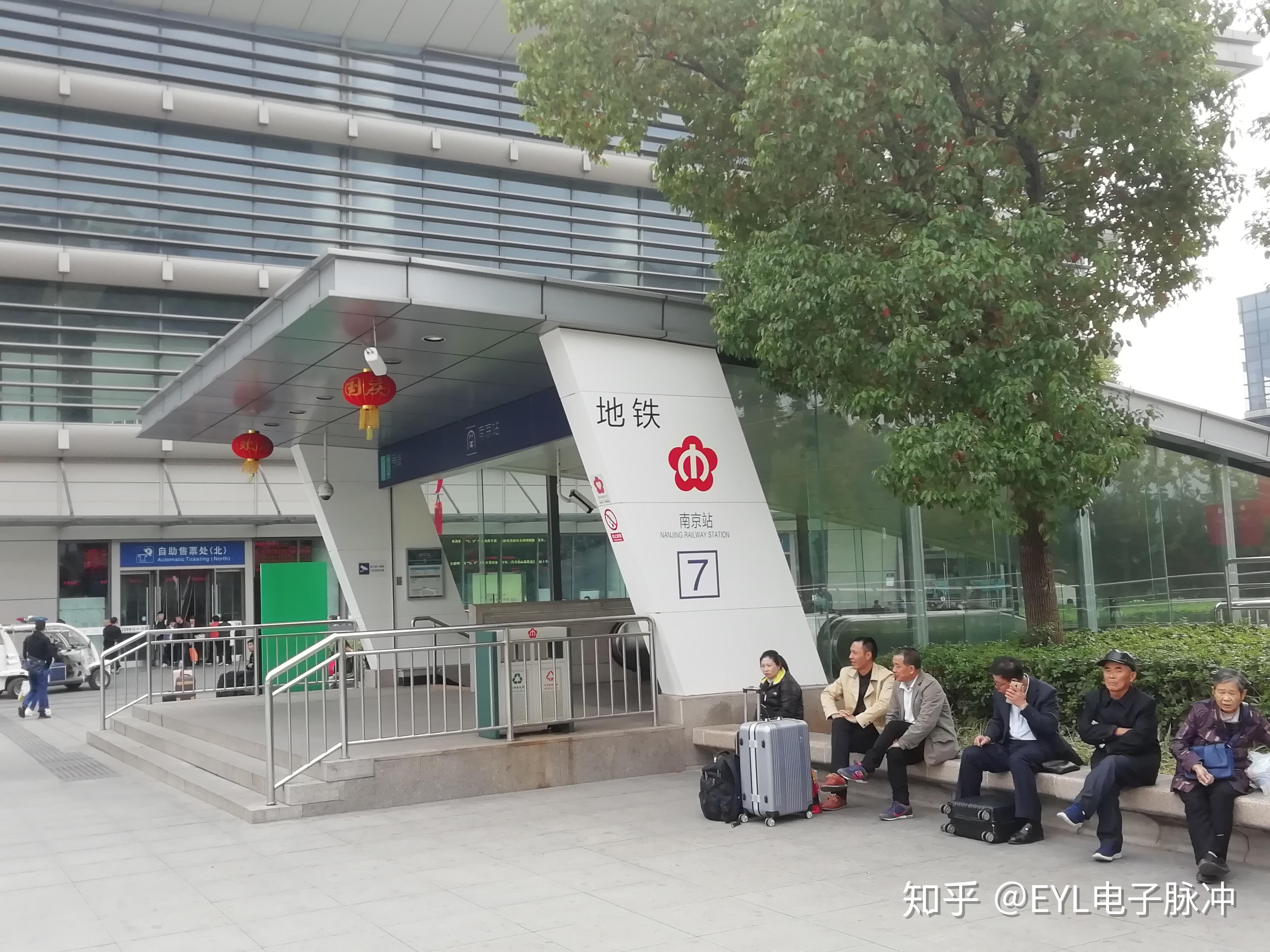 南京单车下的地铁1号线1迈皋桥鼓楼段