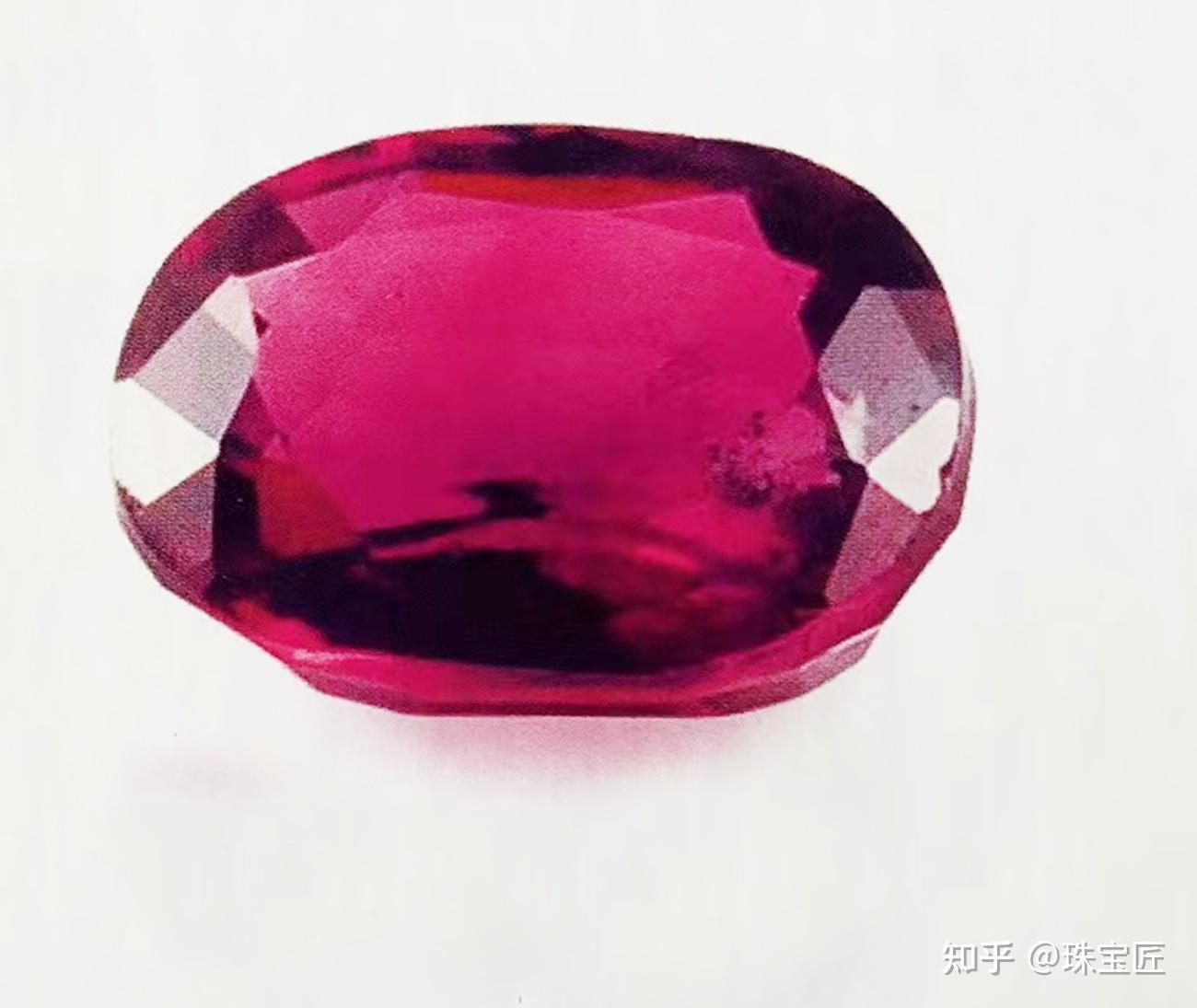 蓝宝石的伴生关系,这里所产的刚玉中,仅有15%为红宝石,剩下的均为粉色