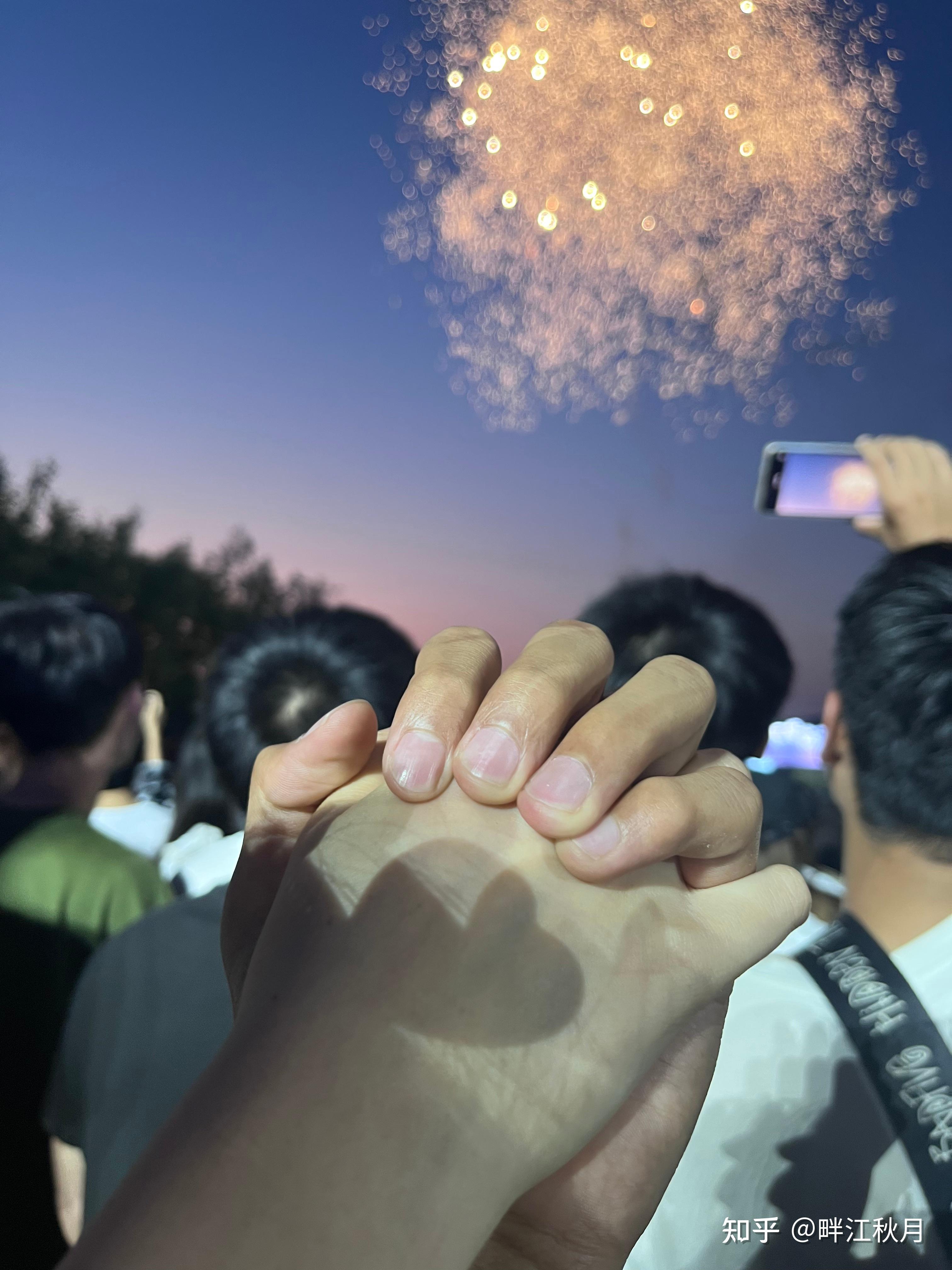 第一次牵手,女生有什么感觉?因为看到知乎大部分都是男生的感觉