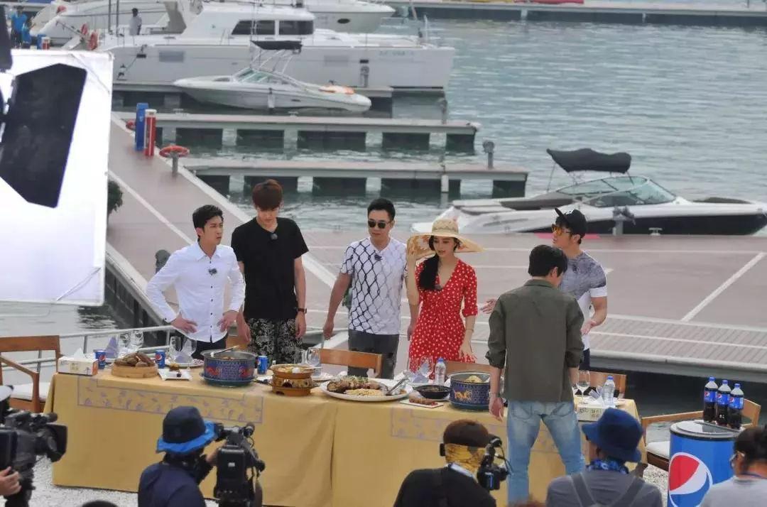 挑战者联盟第一季第二期 v2-46598784a736961b11884416239b3d4c_r.jpg