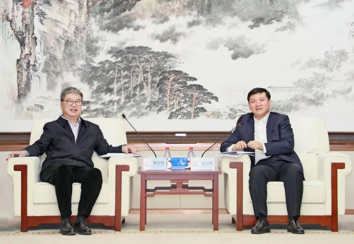 王立新会见中国一重领导