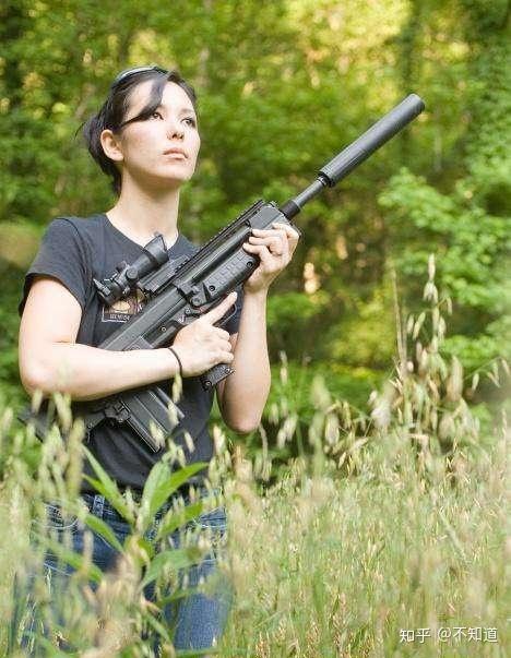 f2000抛壳原理目前大多无托步枪都是枪机侧面直接抛壳的方式(其实就是