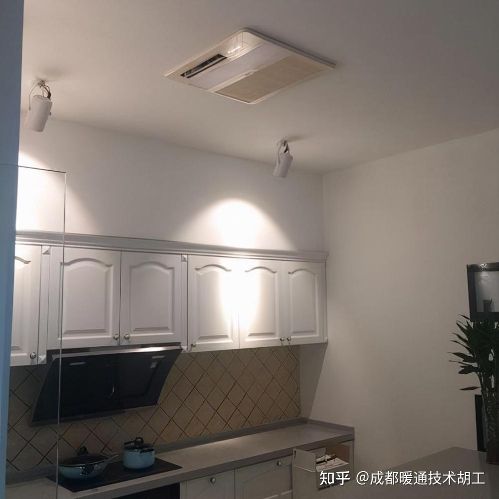 厨房空调该怎么选?空调保养师傅告诉我,关键在清洗保养上.