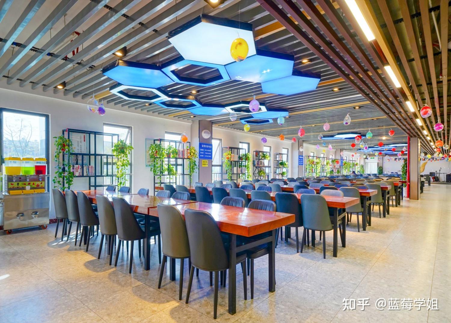 堪称昆明最美大学!