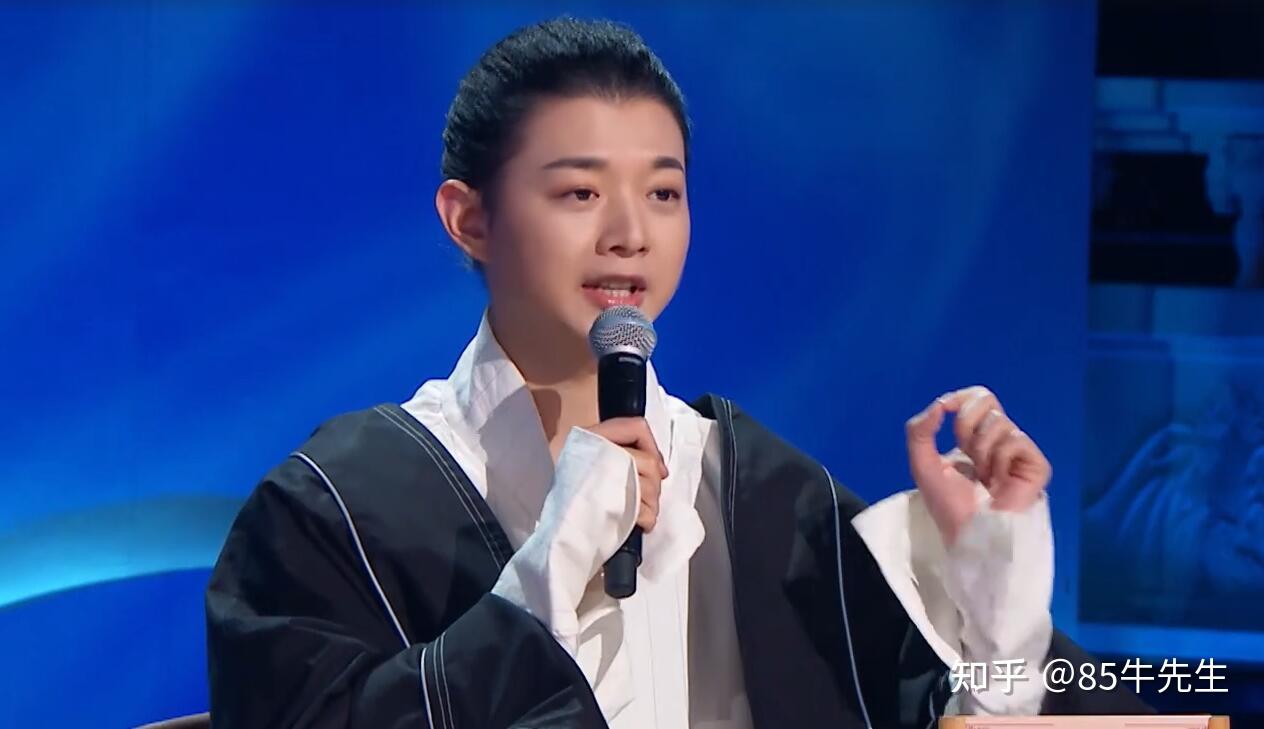 张哲瀚在靖国神社合影艺人内在修为的缺失才是最大的问题