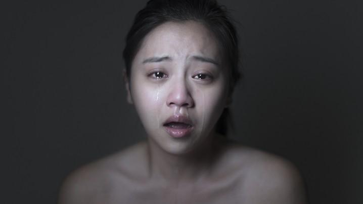 哭泣女孩再心痛的悲伤都会过去